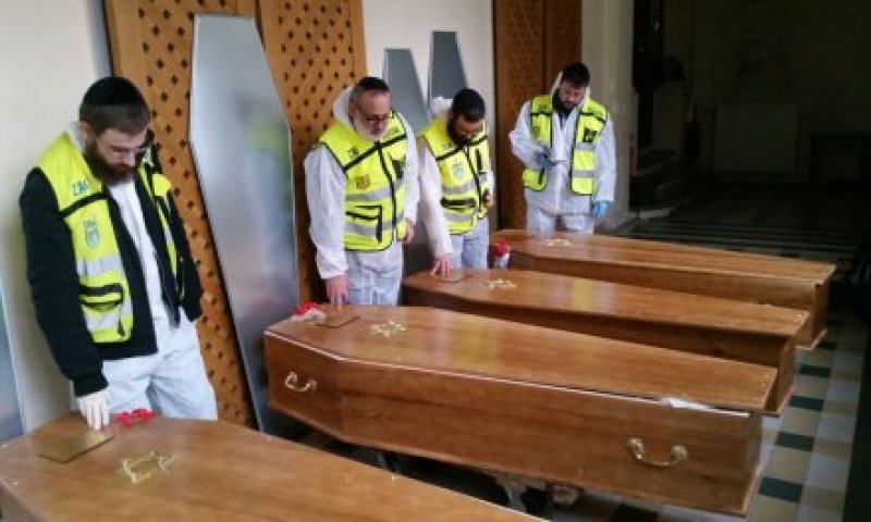 ארונות הנרצחים נחתו בישראל