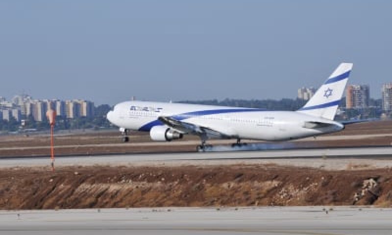 עיתונאי "הארץ" הנמלט אורי בלאו חזר לארץ