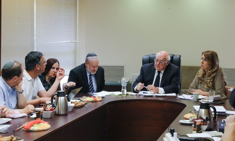 מנדלבליט סיכם על הגברת אכיפה בעבירות בחירות