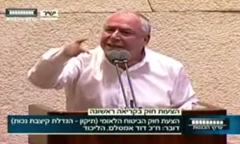 צפו: דודי אמסלם משתולל על יואל חסון