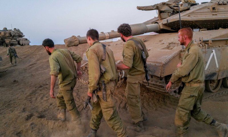 החיילים התווכחו ביניהם מי לא יצא הביתה