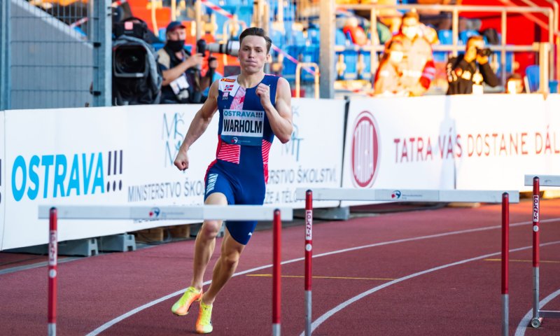 שיא עולם מטורף בריצת משוכות: פחות מ-46 שניות