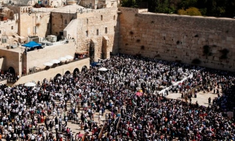 שמונה מיליון מבקרים בכותל המערבי בשנה