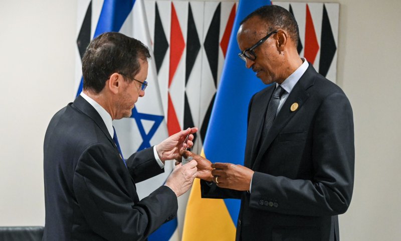 "רוצים שישובו": המתנה של הרצוג לנשיא רואנדה