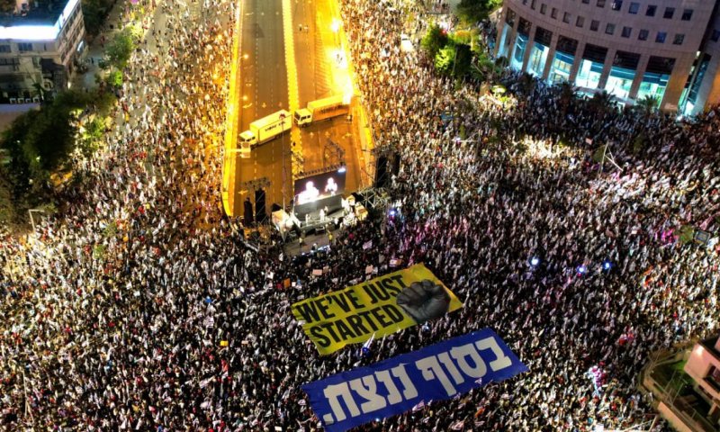 מפגינים הציגו תמונות של שוטרים, בן גביר: "קו אדום"
