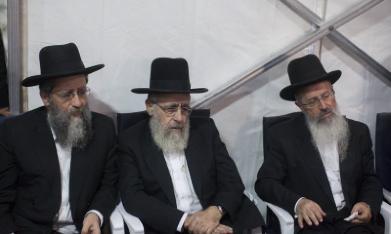 דעה: שימרו על כבודנו, אל תלכו לנחם עד שיתנצלו