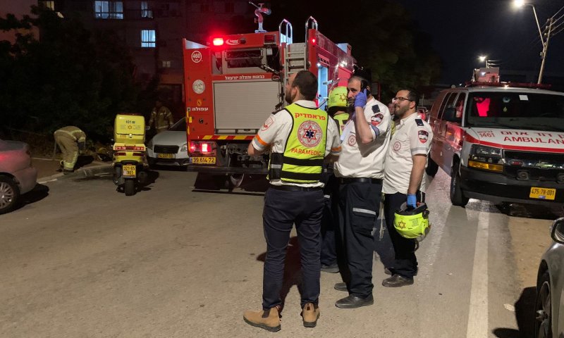 מקומה שלישית: גבר קפץ מחלון דירה שעלתה באש