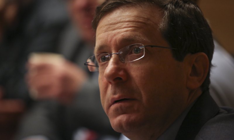 לפיד נגד הרצוג: "מה עובר עליו?"