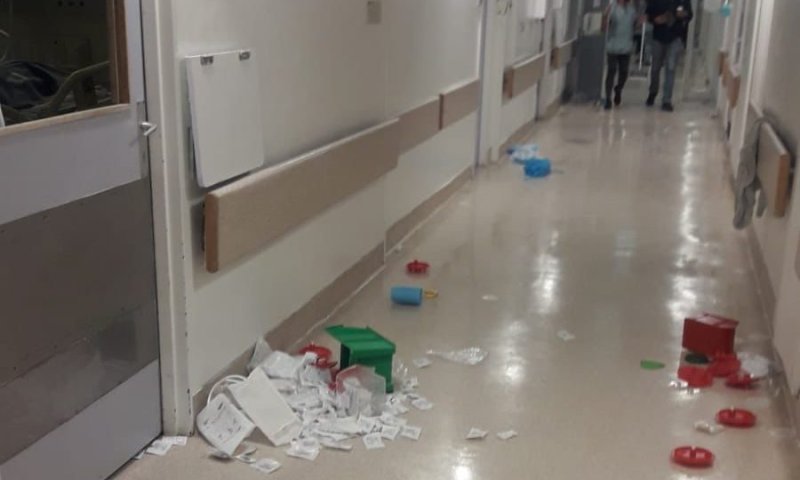 שני ערבים תקפו מאבטחים בבית חולים בי-ם ונעצרו