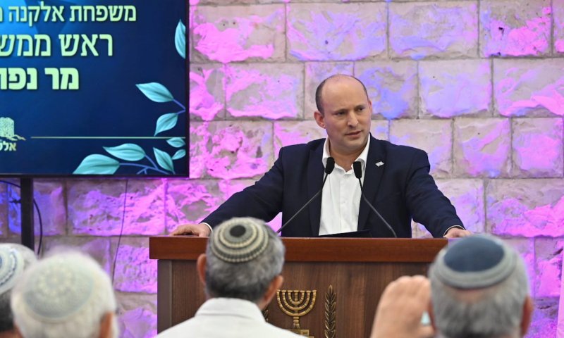 בנט באלקנה: "אעשה כל מאמץ בעולם להחזיק ביחד"