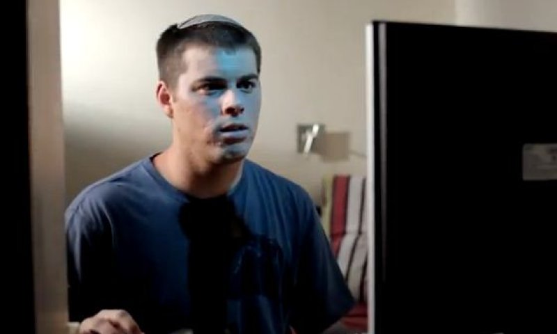 קשר חופשי: המאבק הפנימי של הנער הדתי מגיע לקולנוע