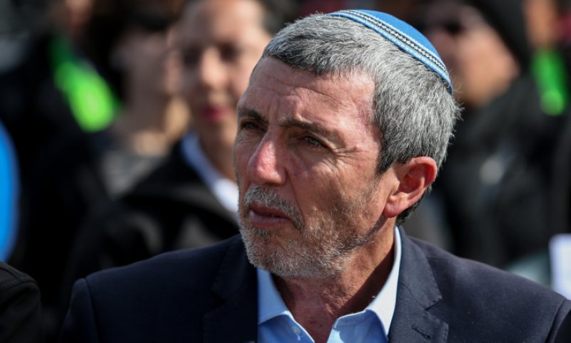 "קיבלתי החלטה מנהיגותית; קורא לימינה להצטרף אליי"