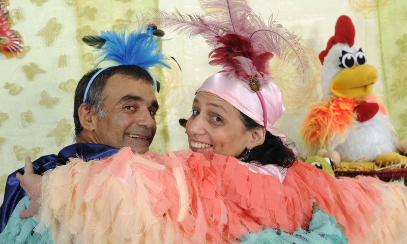 חיים בהצגה: הזוג שלא מפחד לדבר על הטרדה מינית