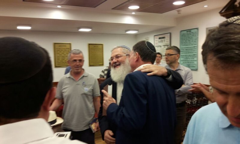 לקראת החתונה: צפו בבן דהן פוצח בשירה