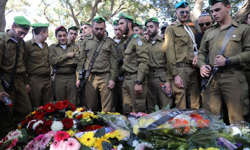 "רציתי לחמם את גופך, ועיניך היו עצומות וכבויות"