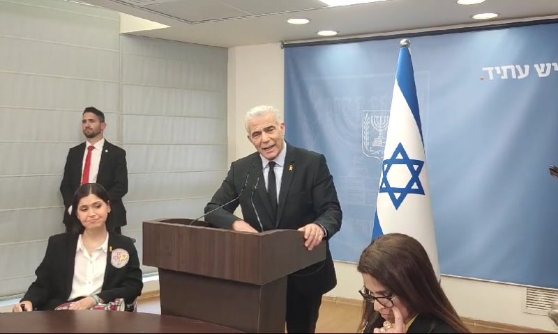 לפיד: המהלך של סער מוכיח שזו ממשלה משוגעת