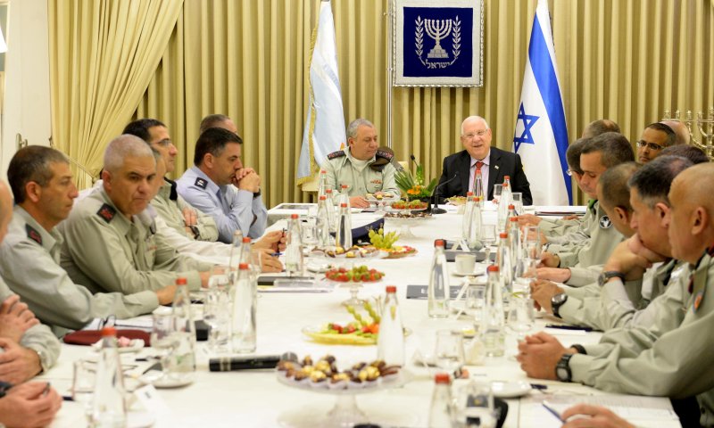 ושוב: פורום מטכ"ל מצטלם &ndash; 24 קצינים; אפס כיפות