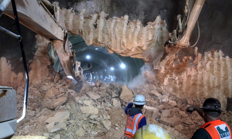 צפו: כך נפרצה המנהרה החדשה בדרך לירושלים