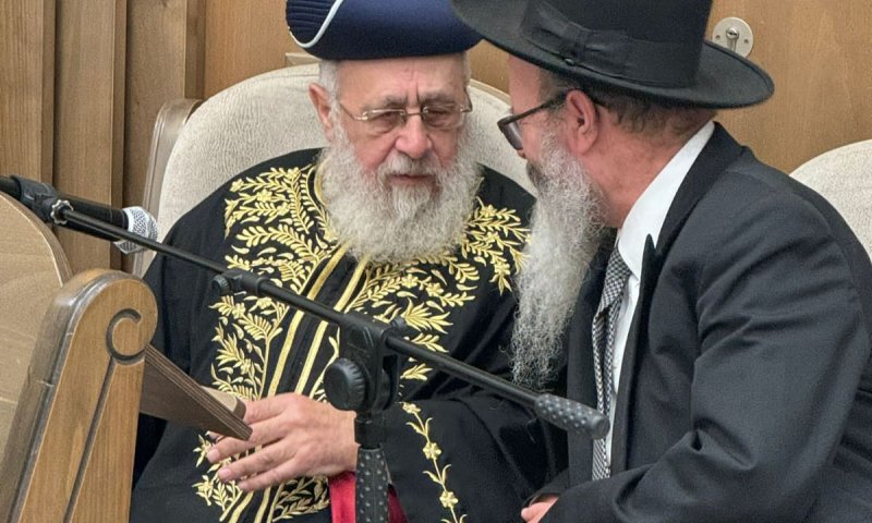 הרב יוסף לא התחיל בשיעור עד שהרב מיכה הלוי ישב לצדו