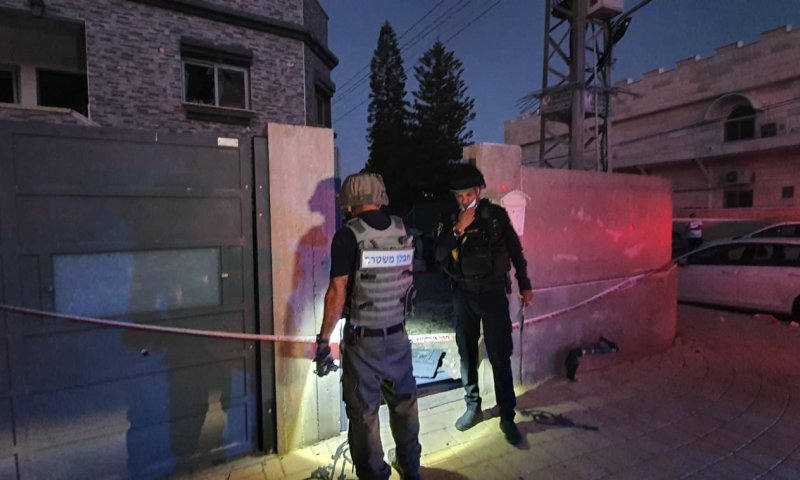 אזעקות באשקלון רקטה פגעה בחצר בית בנתיבות