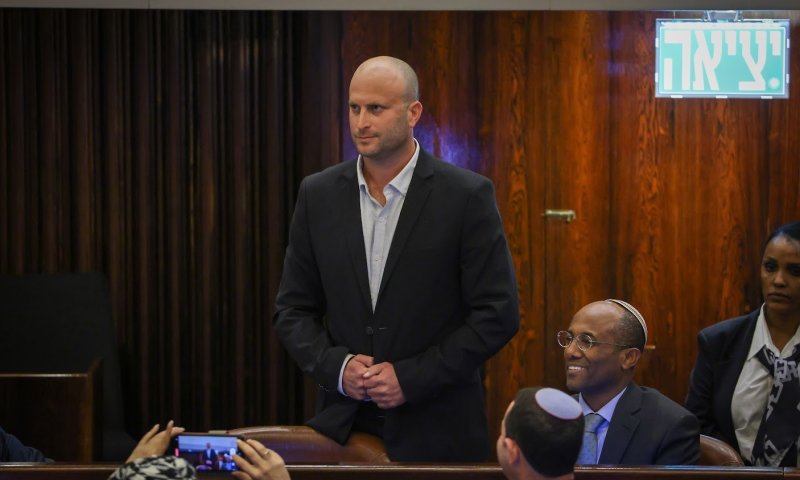 הבן של הרב שיצא בשאלה: הח"כ הנורבגי הראשון נשבע אמונים