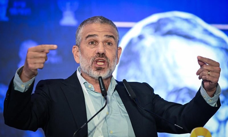 ינון מגל נגד הסרוגים: הבנות שלכן משתמטות | צפו