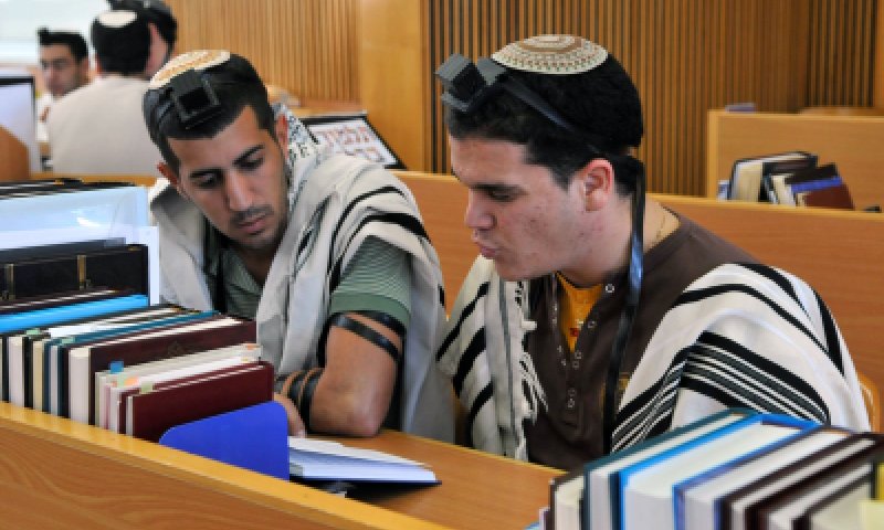 עידוד לשירות משמעותי? לבנים דתיים בלבד