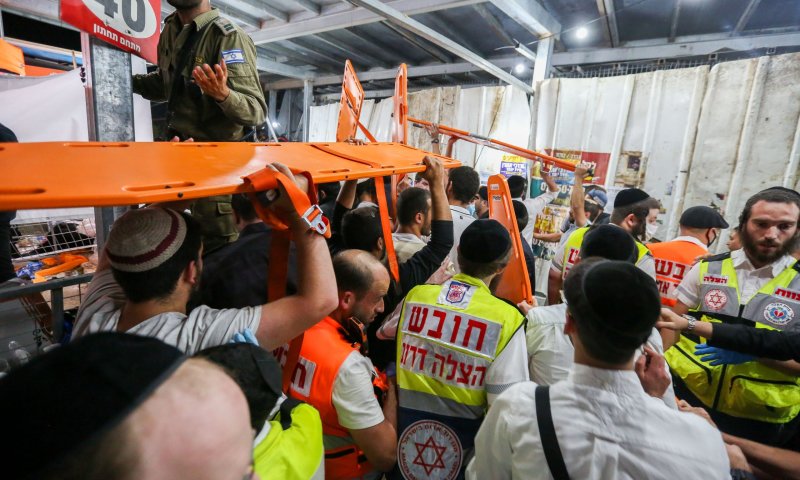 עשרות אלונקות. צפו בפינוי הפצועים מהאסון במירון