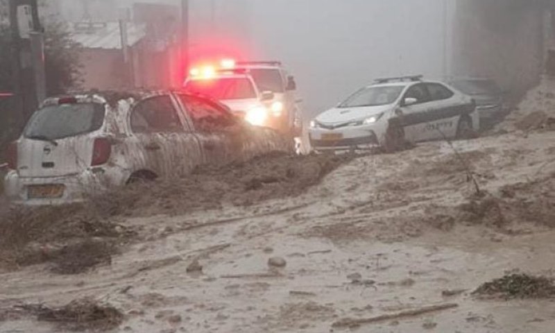 חשש לחייו: נער רכב על טרקטורון &ndash; ונסחף בזרם