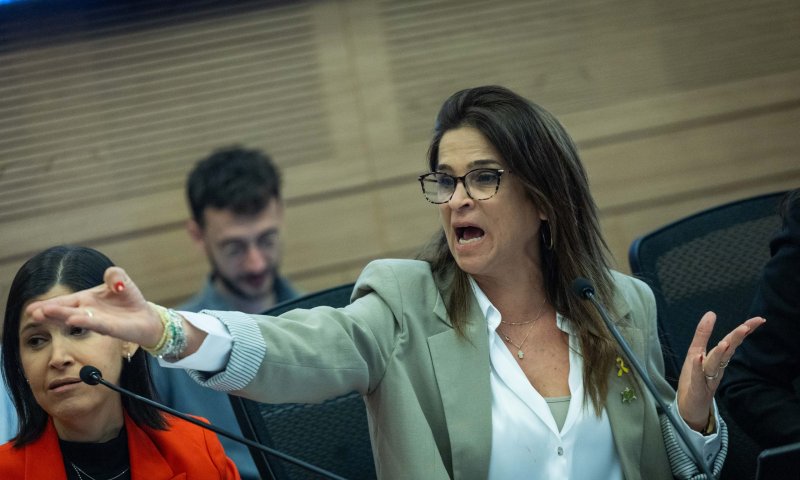 "מספיק להגיד למירב בן ארי שיהיה 'חופש דת' והיא מאבדת את זה"