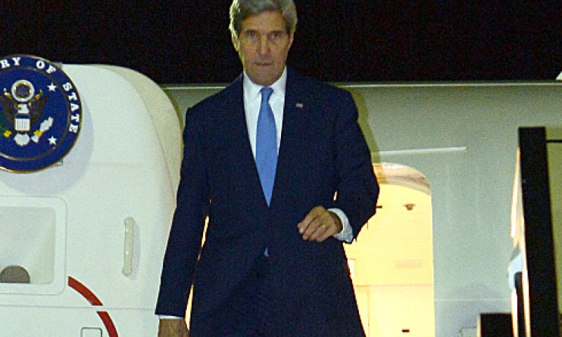 ג'ון קרי הגיע לישראל. המטרה: לרסן את אורי אריאל