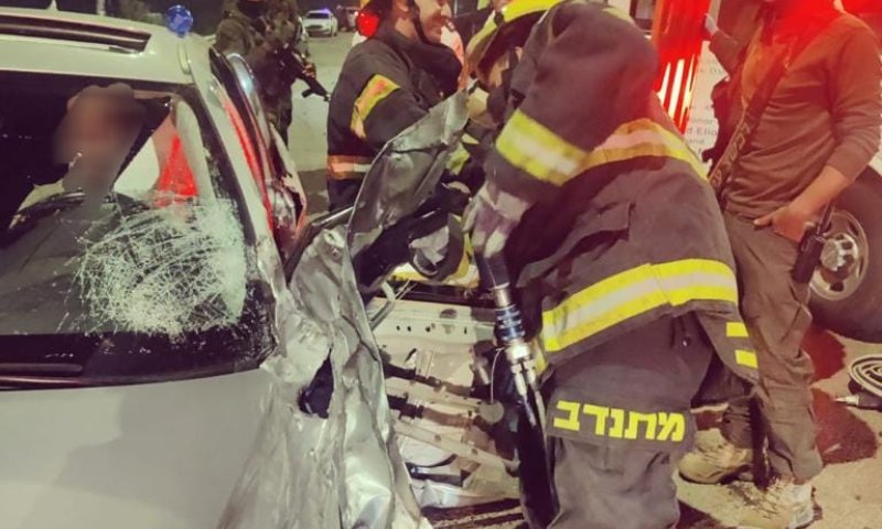 לכודים בתאונת דרכים קשה בשומרון
