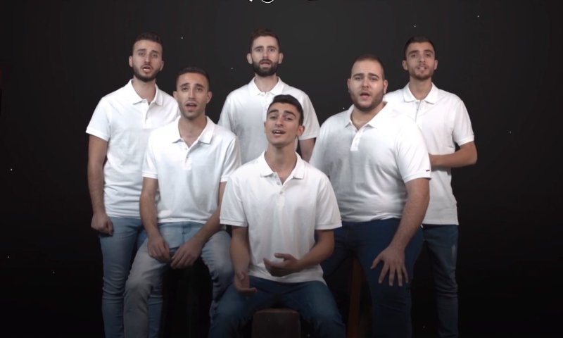 'שמחות קטנות': ווקאל'ס בביצוע ליום השואה&bull;צפו