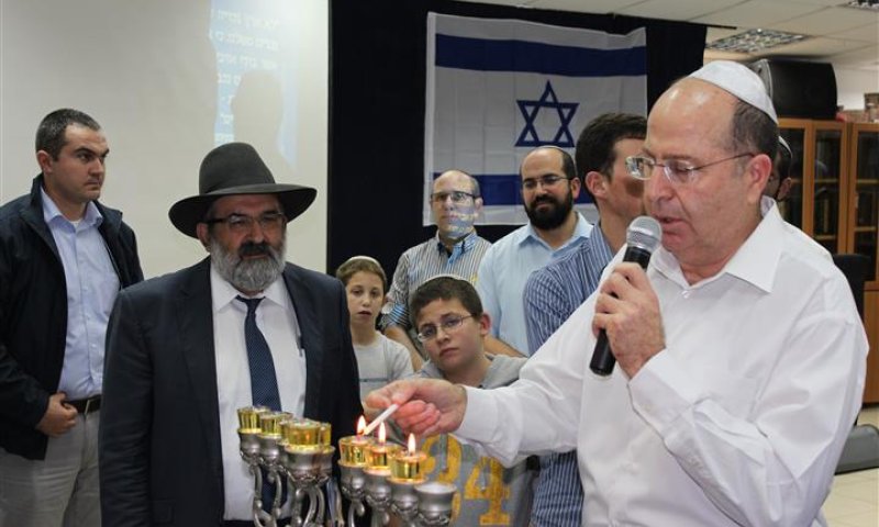 יעלון מהדק קשרים עם ישיבות ההסדר