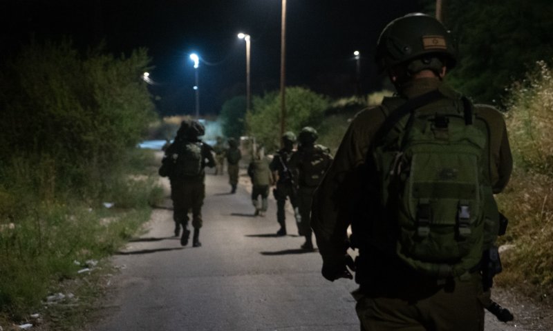 אירוע חריג: לוחמים נכנסו לכפר פלסטיני והשחיתו רכבים