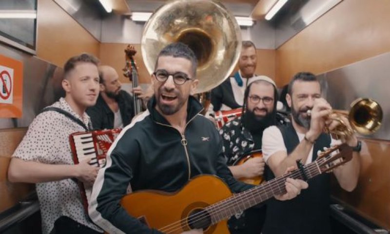 מפתיע: כך נשמע הלהיט של חנן בן ארי ברוסית. צפו