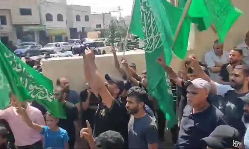 צה"ל יודע? עשרות חמושים יורים באוויר בהלוויות המחבלים