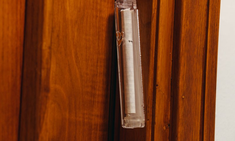 אנטישמיות בקנדה: מזוזות נעקרו מדירות בבניין בטורונטו