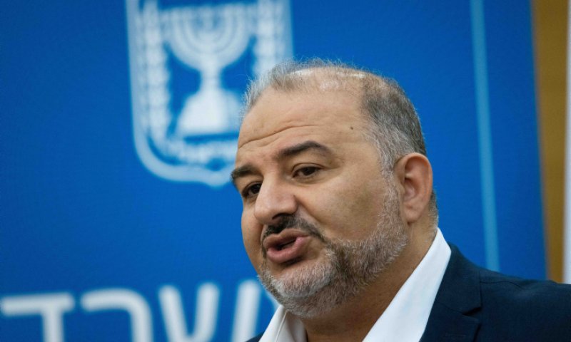 עבאס: "נתניהו שלח את נתן אשל אלינו לכפר קאסם"