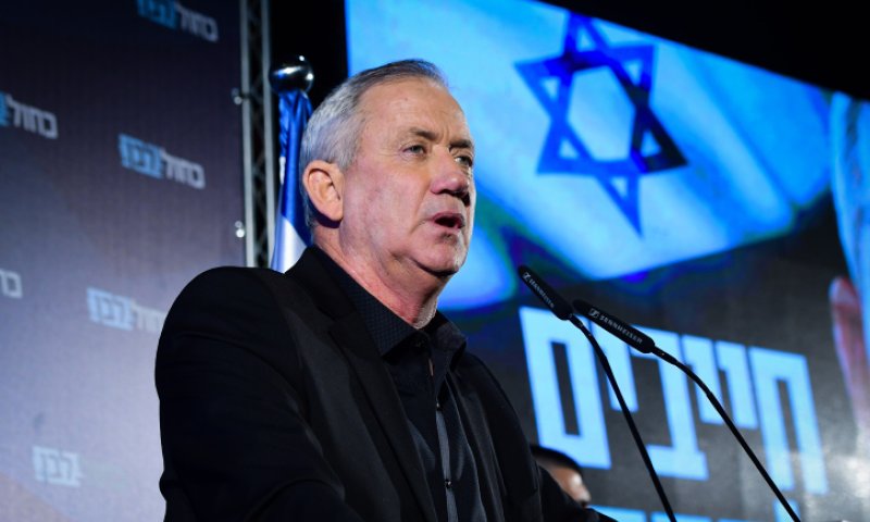 בני גנץ על ההזמנה לעימות: "מה קרה נתניהו? נבהלת"