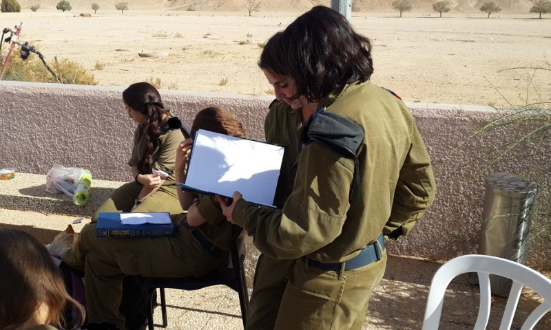 החיילות חגגו את סיום הקורס הצבאי בסיום מסכת