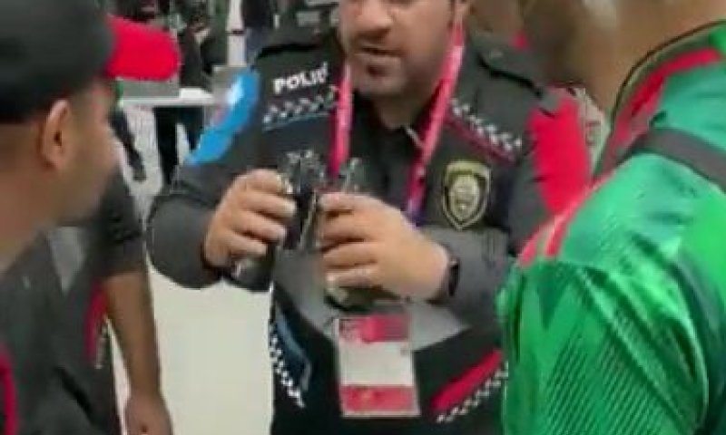 צפו: הבריח אלכוהול לתוך המגרש באמצעות משקפת