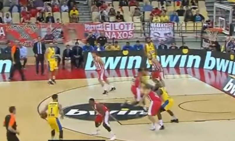 מכבי ת"א דרסה את אולימפיאקוס בחוץ