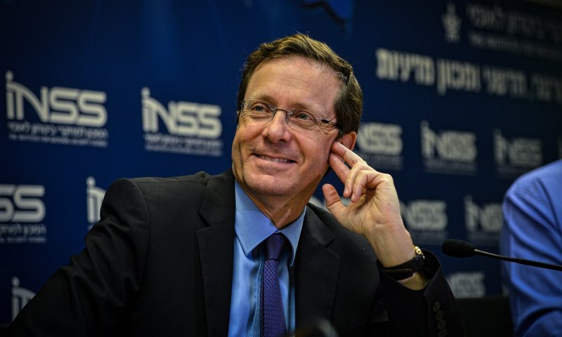 בוז'י רמז: משה יעלון יאבד את תיק הבטחון