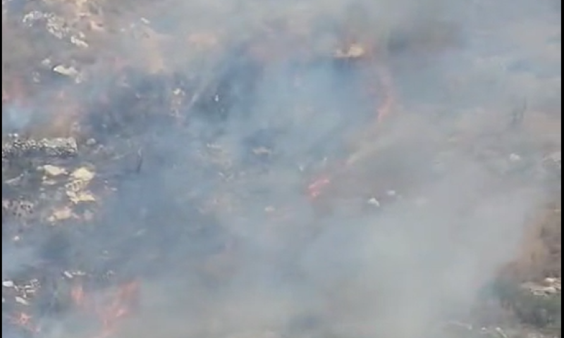 חשש להצתה: שריפה סמוך ליצהר, סכנה לבתי התושבים