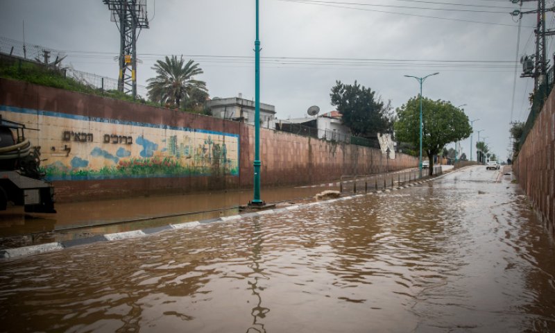 מזג האוויר הסוער: הצפות ושיבושים ברכבות. צפו