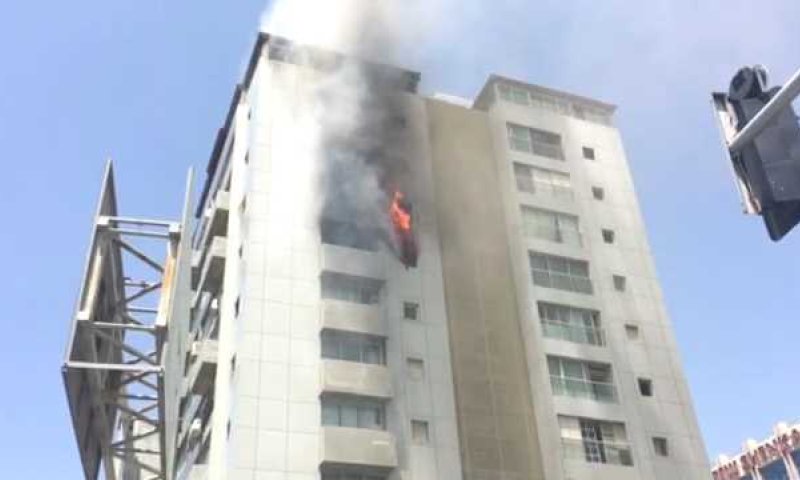 בניין ברמת גן עולה באש. עשר קומות נפגעו