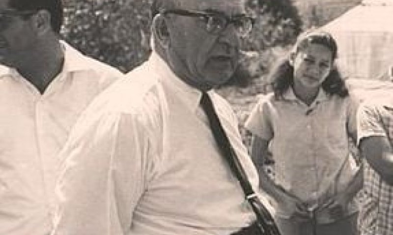 תלמידי הישיבה התיכונית הנציחו בקומיקס את לוי אשכול