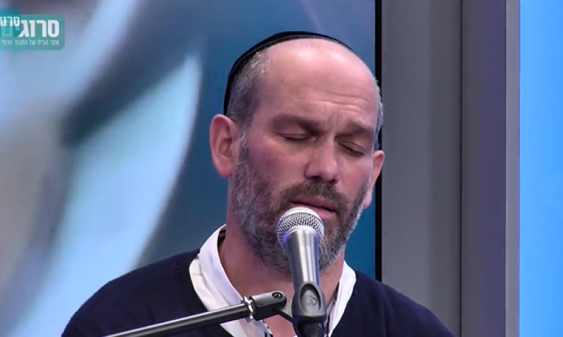 צפו: יונתן רזאל חוזר לשיר שכתב בתחילת דרכו