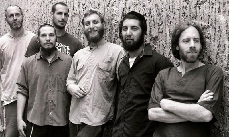 להקת א גרויסע מציאה-גרוב יהודי מזוקק שבעתיים